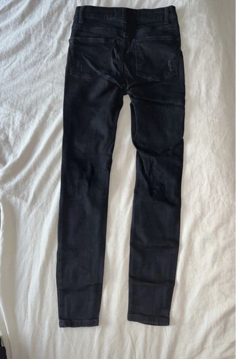 Skinny Jean preta
