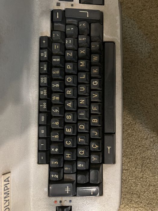 Máquina de escrever eléctrica