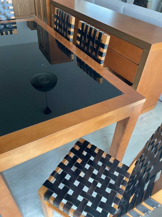 Mesa e cadeiras de sala em cerejeira