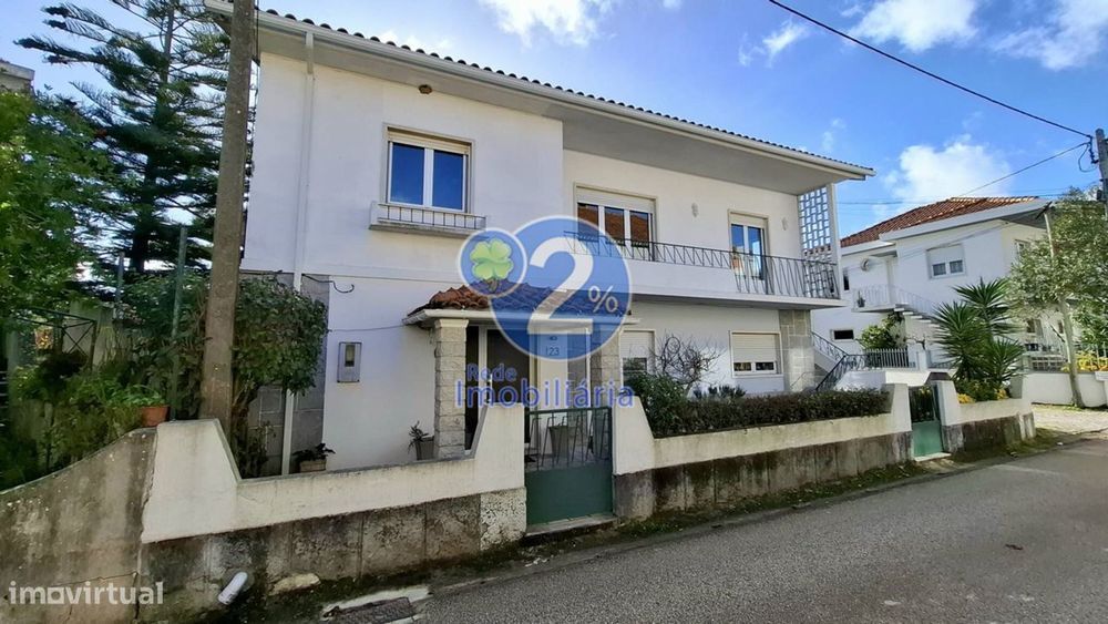 Apartamento T5 Duplex com Logradouro - Pousos