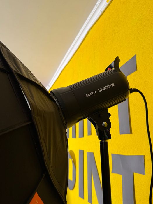 Світло Godox SK-300 II-V та стійка