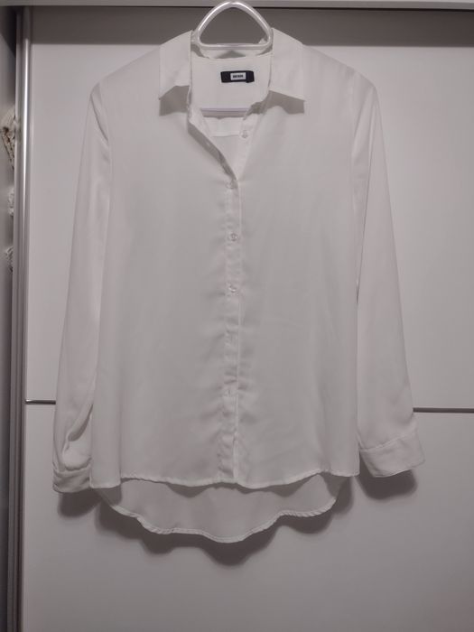 Biała koszula damska długi rękaw lekki zwiewny materiał