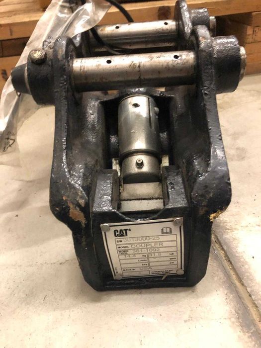 Oryginalne szybkozłącze CAT 301.8    CAT 301.7