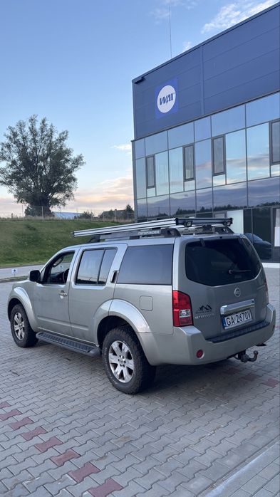 Nissan Pathfinder 2.5D Automat