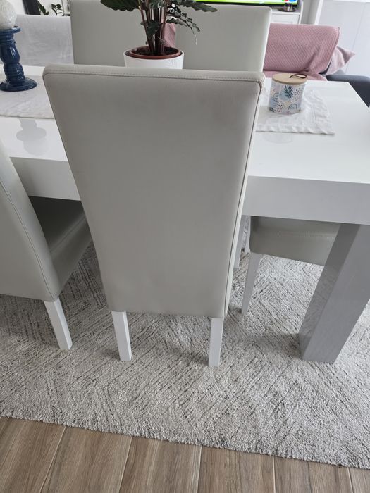 Mesa de jantar com cadeiras
