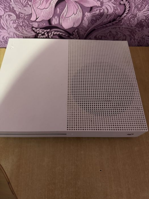 xbox one s 1tb с джойстиком
