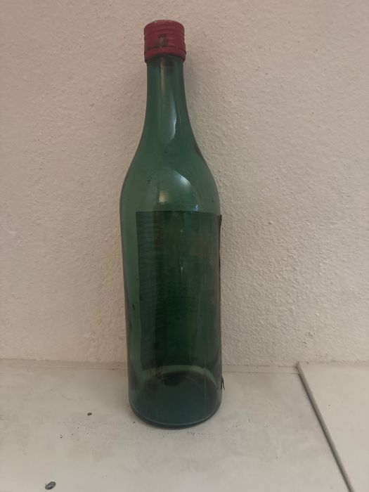 Garrafa de cinzano tinto para coleçao vazia