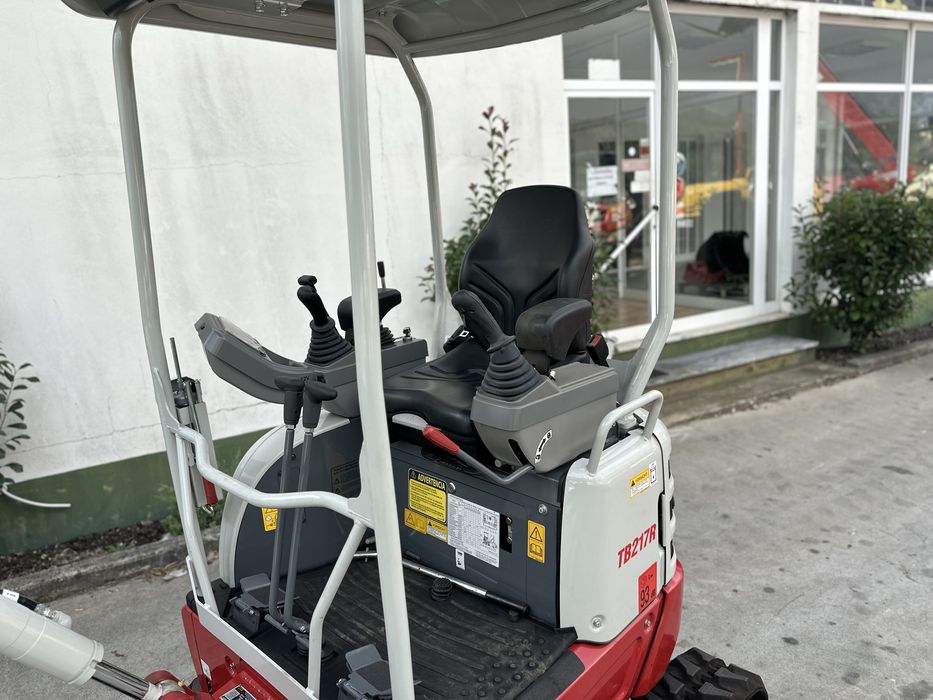 Mini-giratória TAKEUCHI TB217