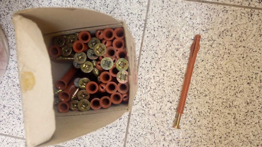 Caixa com parafusos 10x13564729503046017121