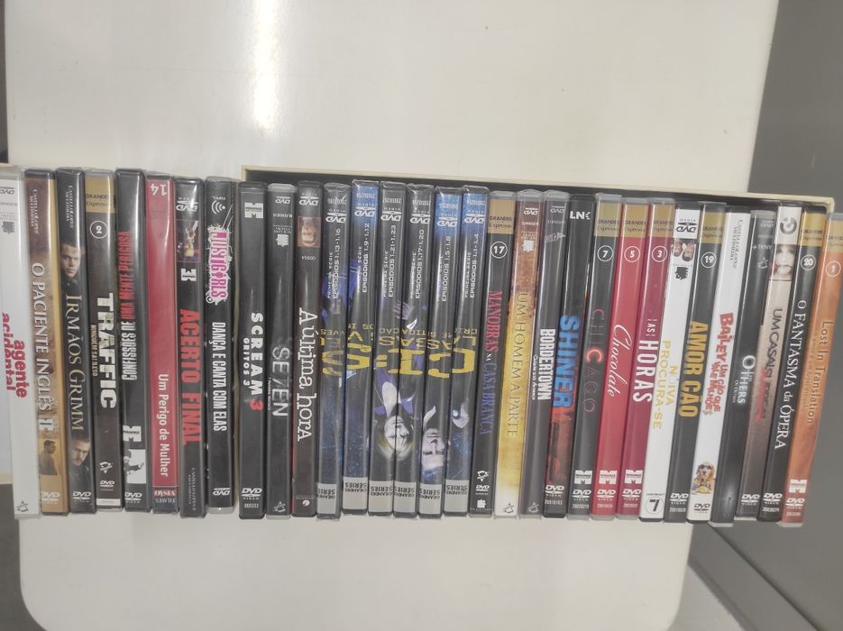 25 DVDs de filmes variados