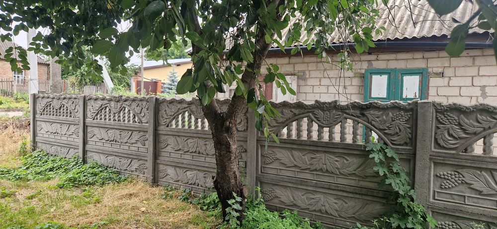 Продам участок с постройками