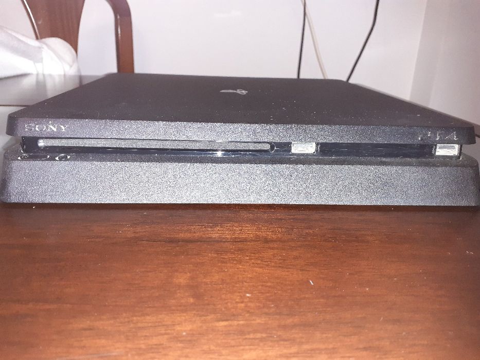Ps4 slim 1tb + FIFA 19 GRATIS