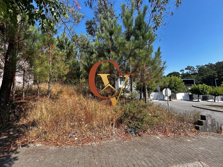 Terreno para Construção de Moradia 4 Frentes em Cristelo, Barcelos | 542 m²