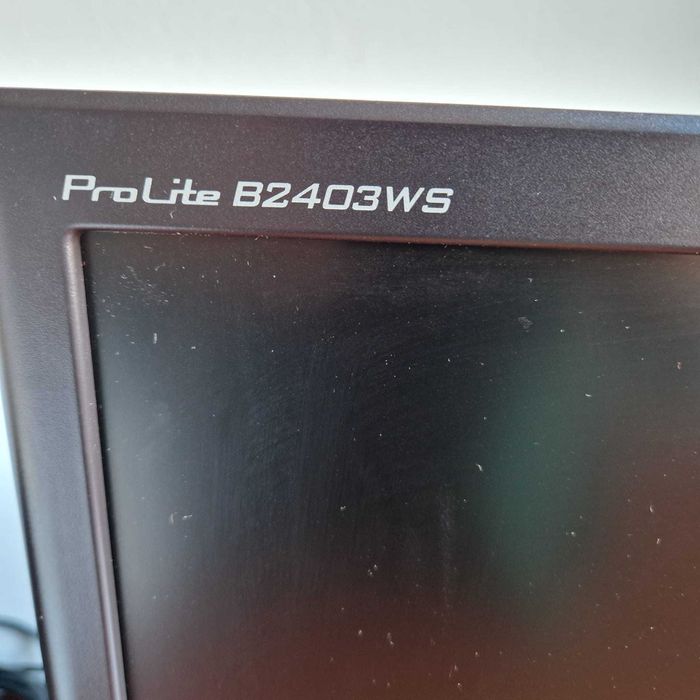 Monitor IIyama z uchwytem biurkowym