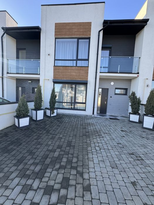 ПРОДАЖ котеджу з ремонтом в с.Зубра (поруч Сихова)