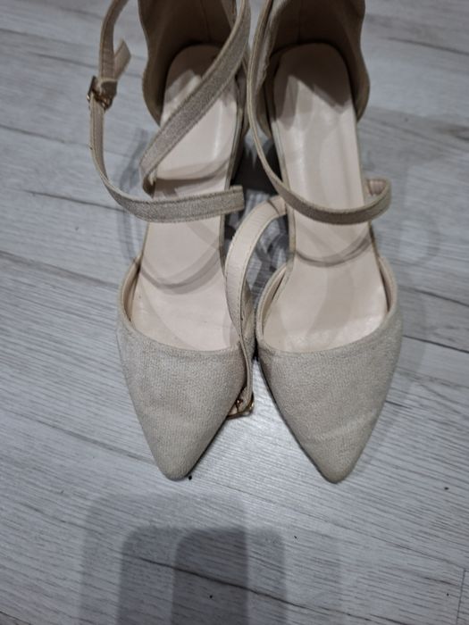 Buty na obcasie eleganckie