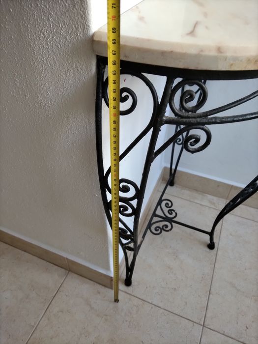 Mesa antiga em ferro