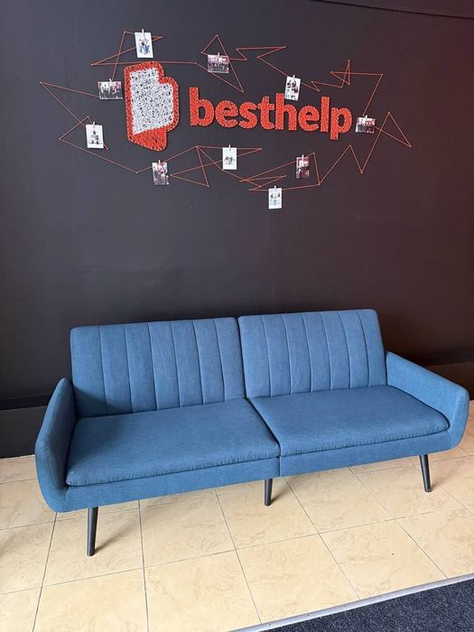 Офісні меблі: диван та столик журнальний