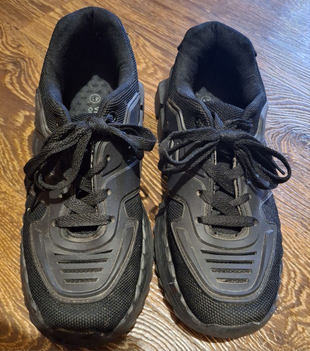 Продам женские кроссовки лето/весна/теплая осень 25,5-26 см