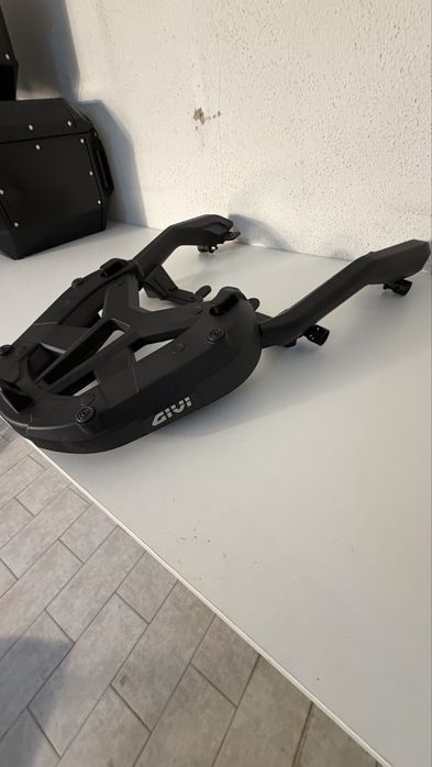 Vendo malas e top case da givi com suporte.