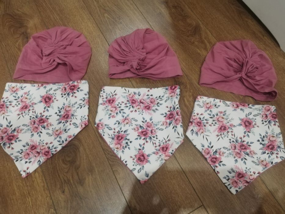 Dziewczęce komplety wiosenne: czapka typu turban i trójkątna chusta