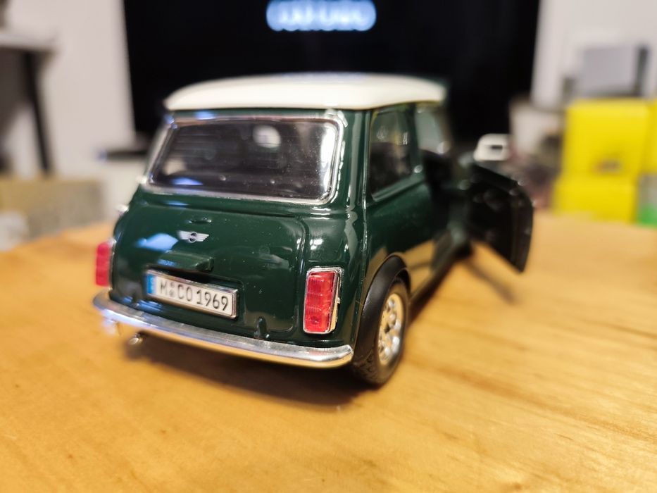 Model Mini Cooper S 1969 Bburago w skali 1:24