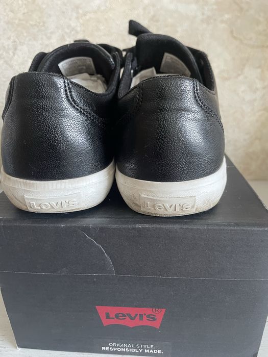 Продам макасини фірма Levis
