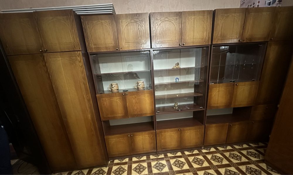 Меблева стінка.