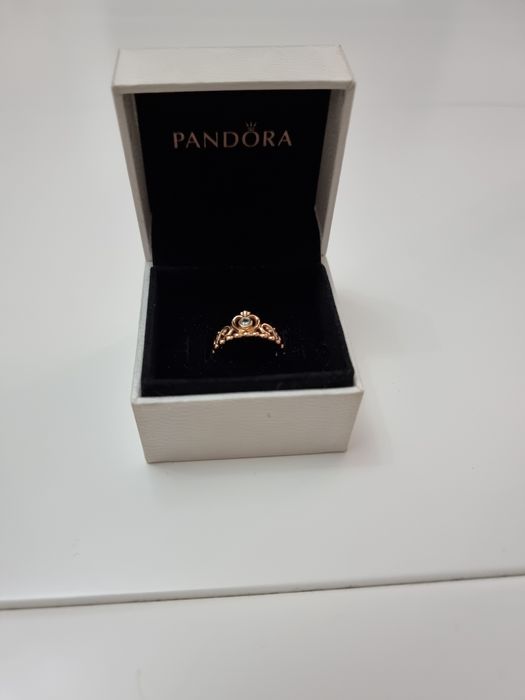 Anel Pandora Rose Tiara em Ouro