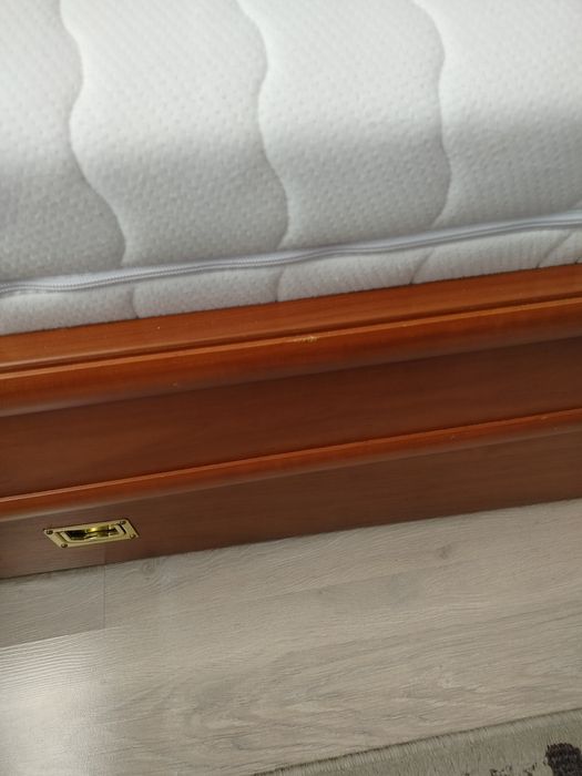 Łóżko VOX z materacem.