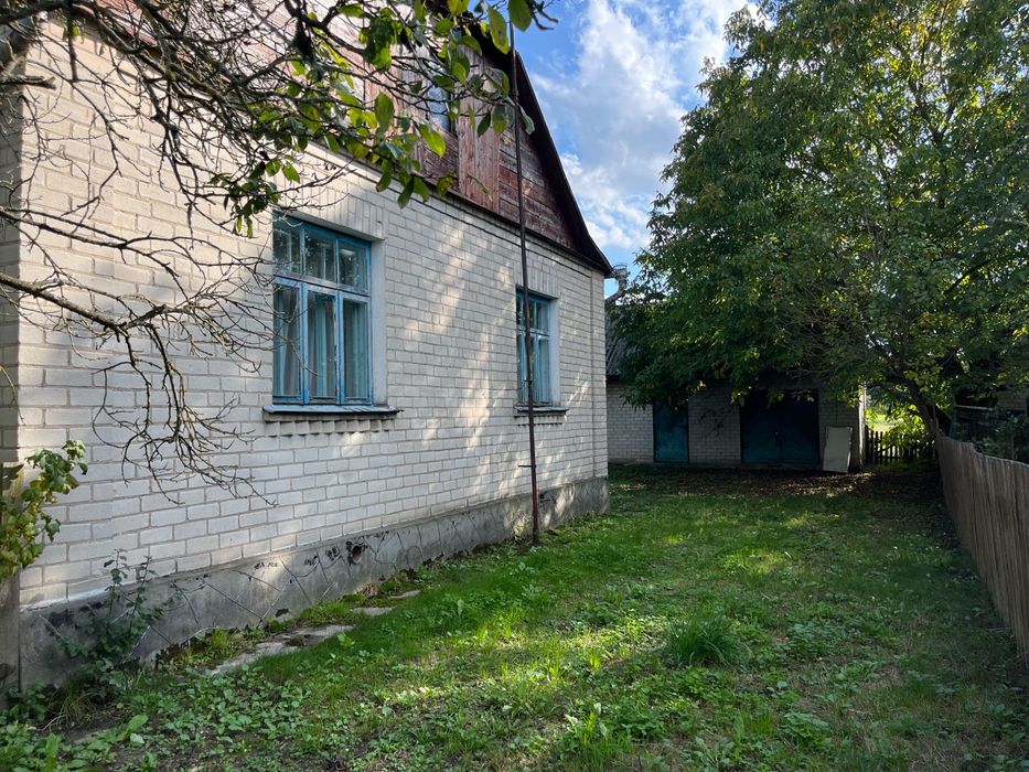 Будинок великий цегляний