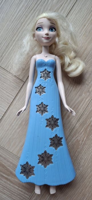 Elsa z bajki Kraina Lodu HASBRO Pianino Grająca