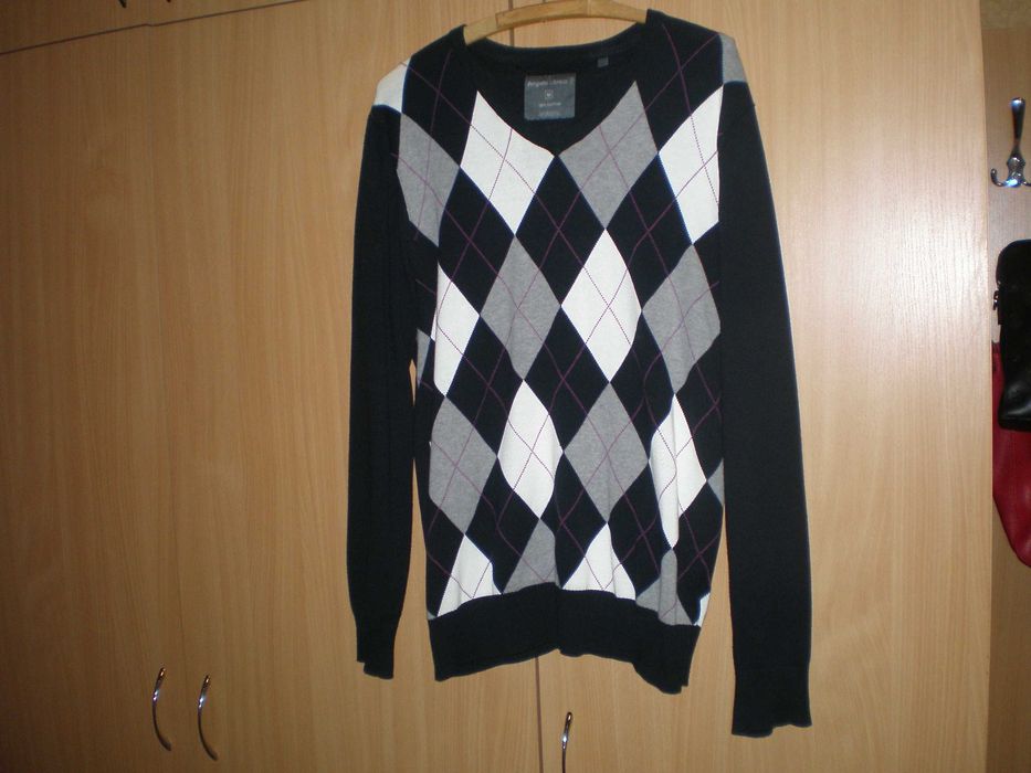 Sprzedam sweter męski rozmiar M, używany, stan dobry, cena 80 zł.