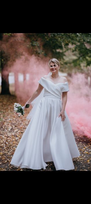 Продаю весільну сукню