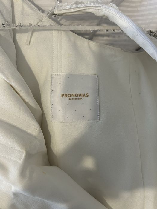 Vestido de noiva ProNovias estilo sereia,de renda francesa e pedraria