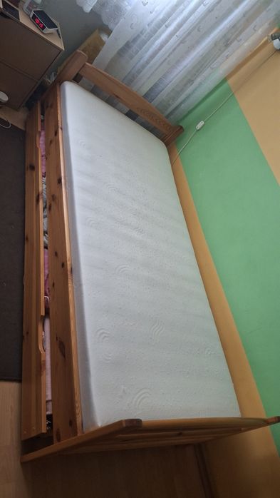 Łóżko stelaż z materacem