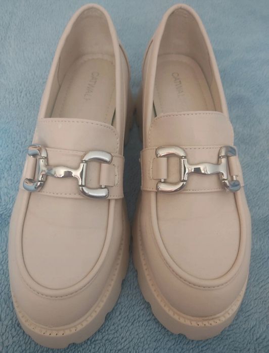 Masywne mokasyny Catwalk w kolorze off-white