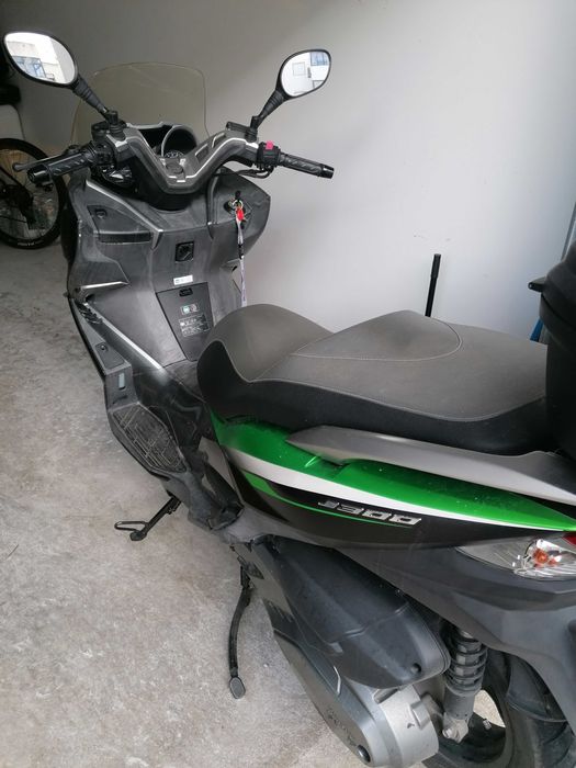 Kawasaki J300 edição especial