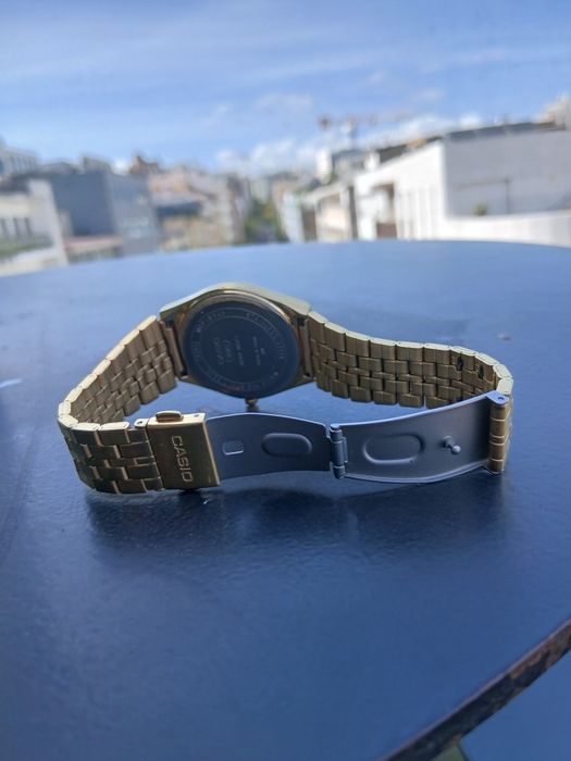 Casio MTP-B145G-9AV Dourado – Muito Bom Estado