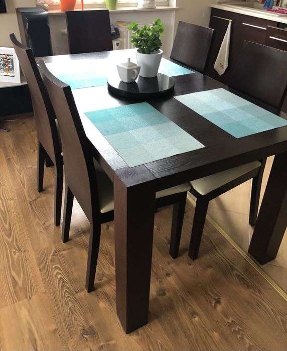 Paged stół i krzesła