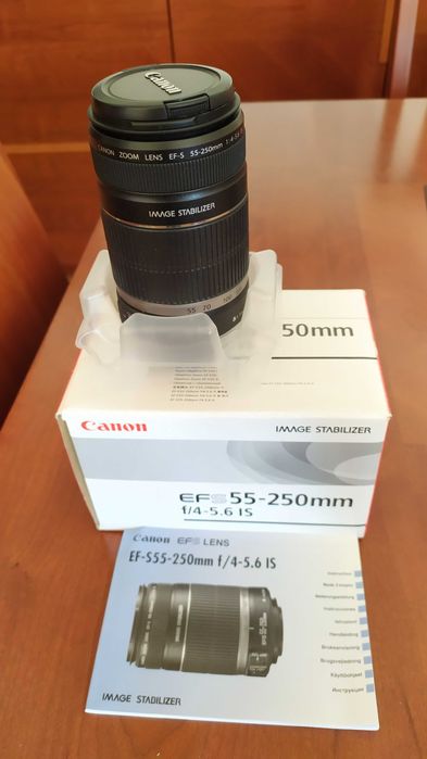 Máquina fotográfica Canon EOS 600D + lente EFS 55-250mm IS