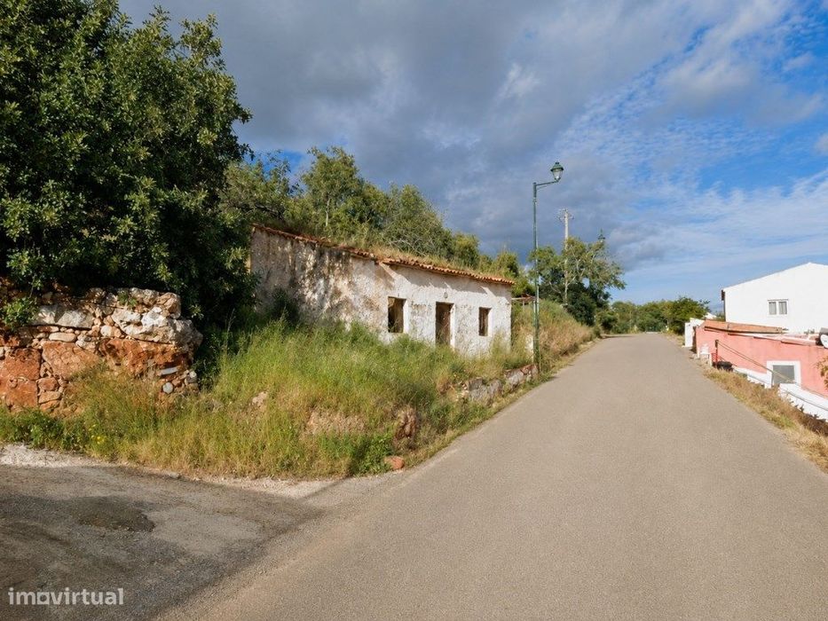 Terreno com ruina, Alte, Algarve