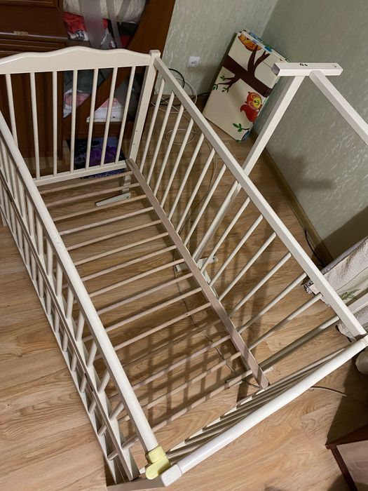 Дитяче ліжко з маятником