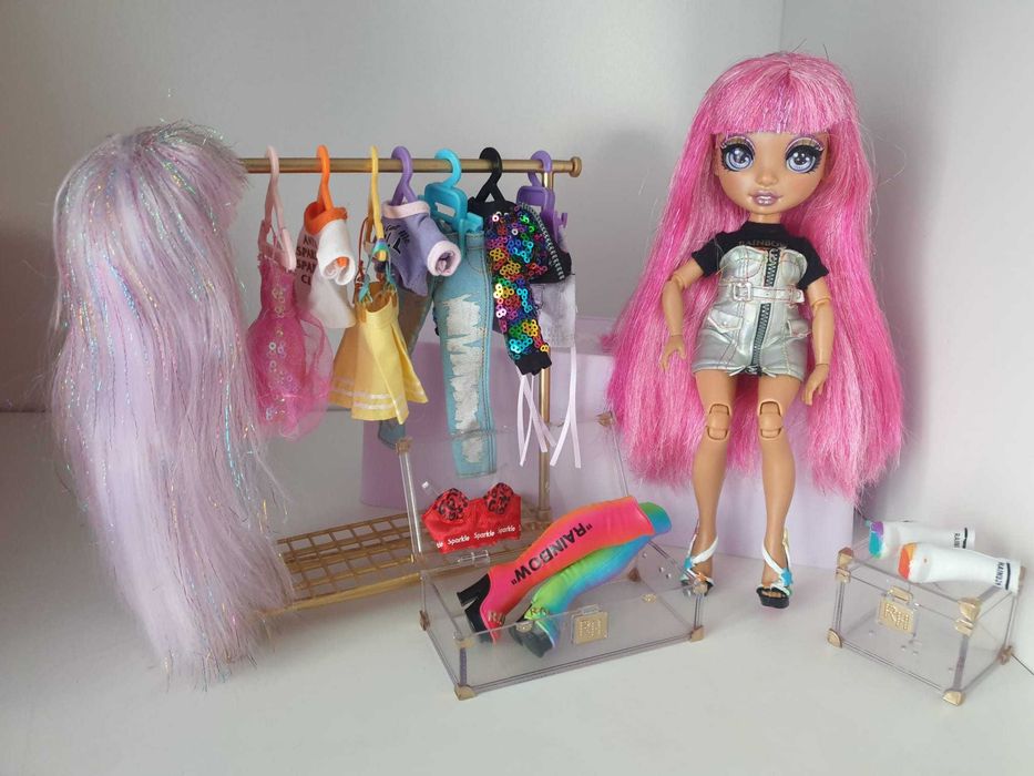 Lalka modowa Rainbow high fashion studio ubranka wieszaki buty
