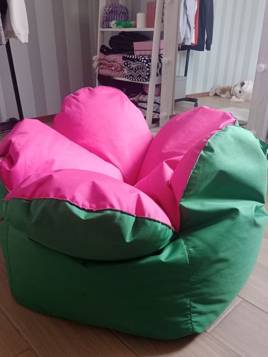 М'який пуфік у вигляді квітки