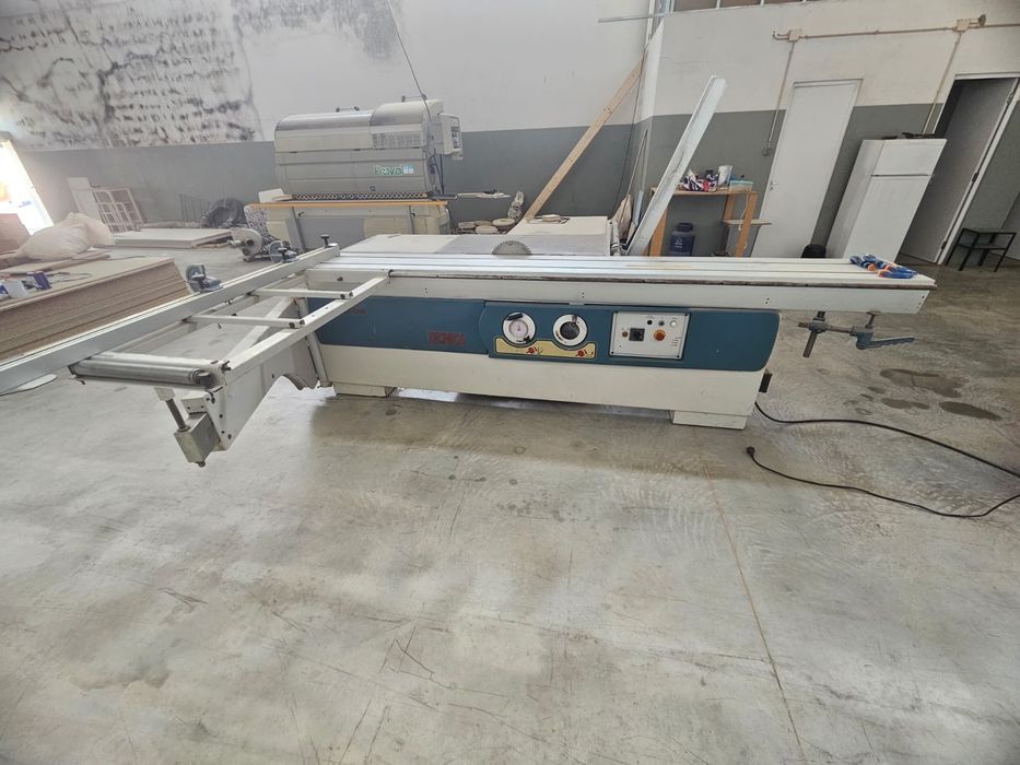 Vende-se máquina de montagem de guarda roupa