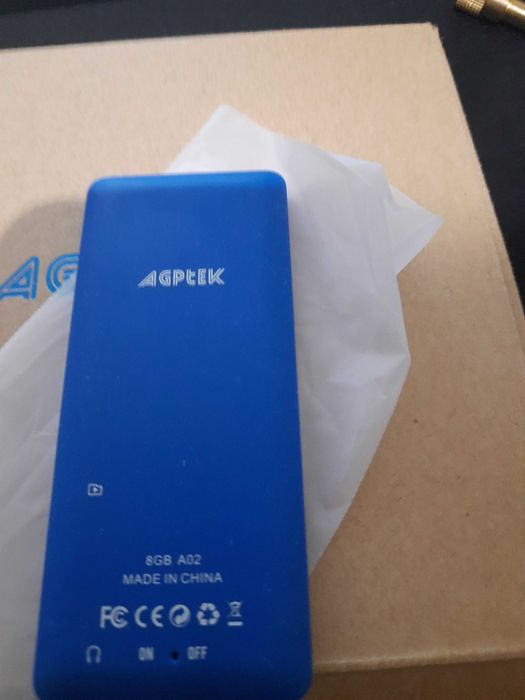 AGPTEK A02 Leitor de MP3, 8 GB Memória Novo ""   - PRETO OU AZUL