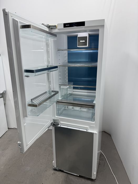 Топ/Вбудований холодильник Miele KFN7785