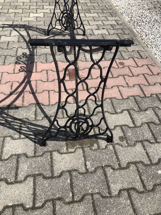 Podstawa pod  stol  ogrodoey