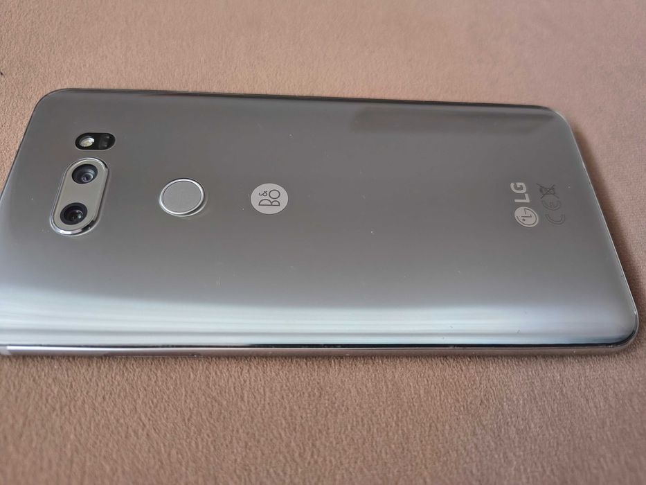 Sprzedam LG V30 srebrny